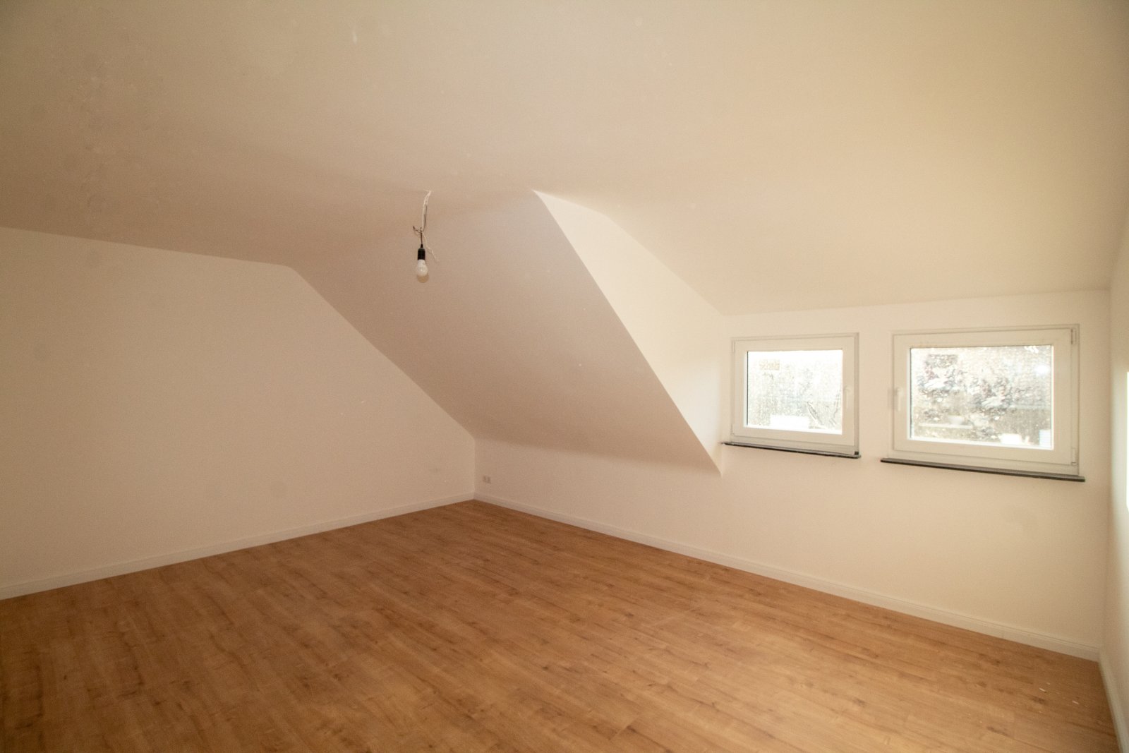 Dachgeschosswohnung voll saniert mit Terrasse und Garage! Dachgeschosswohnung voll saniert mit Terrasse und Garage!