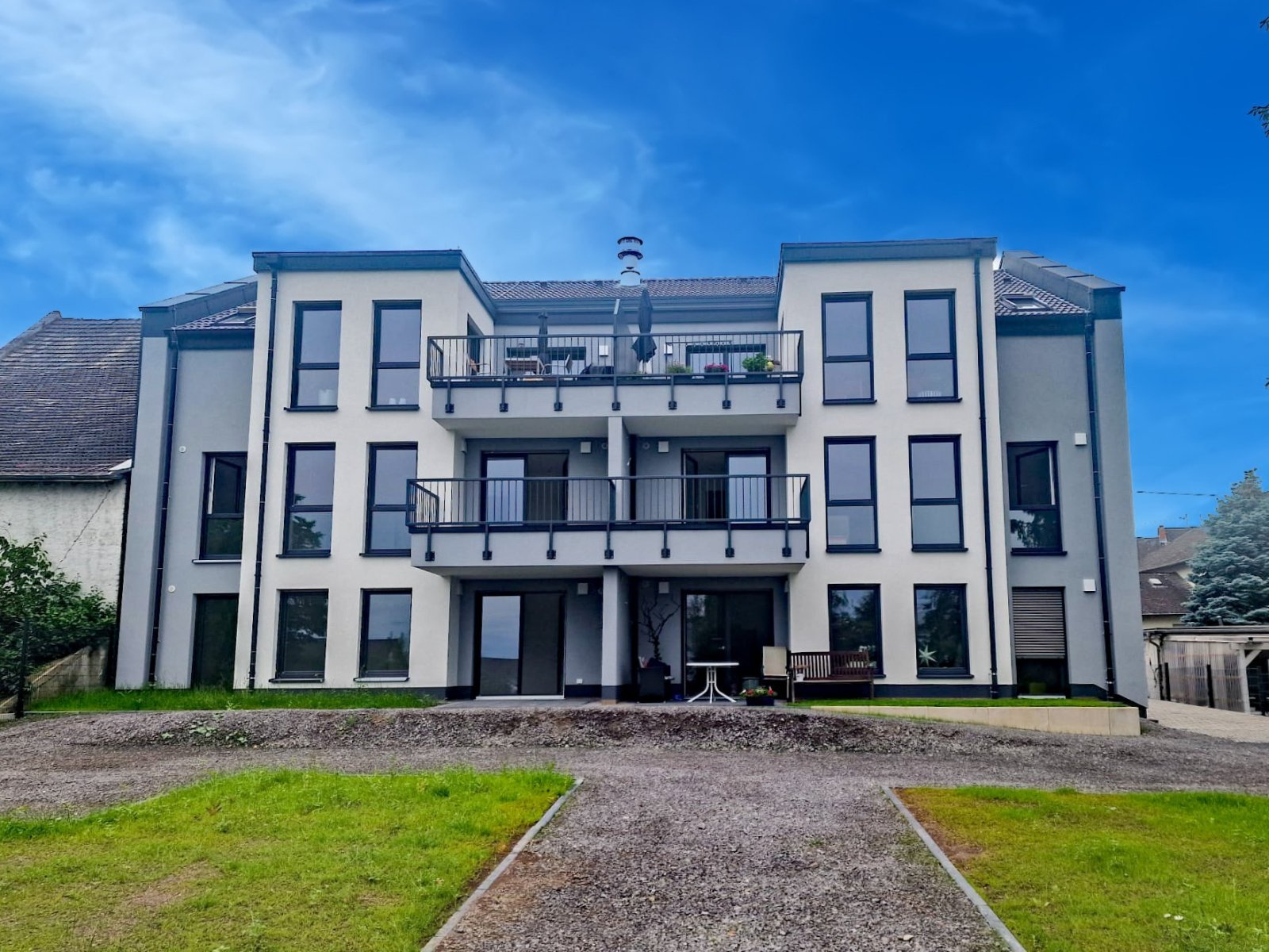 Großzügige Neubauwohnung mit Garten, Terrasse und Stellplätzen!  Großzügige Neubauwohnung mit Garten, Terrasse und Stellplätzen!