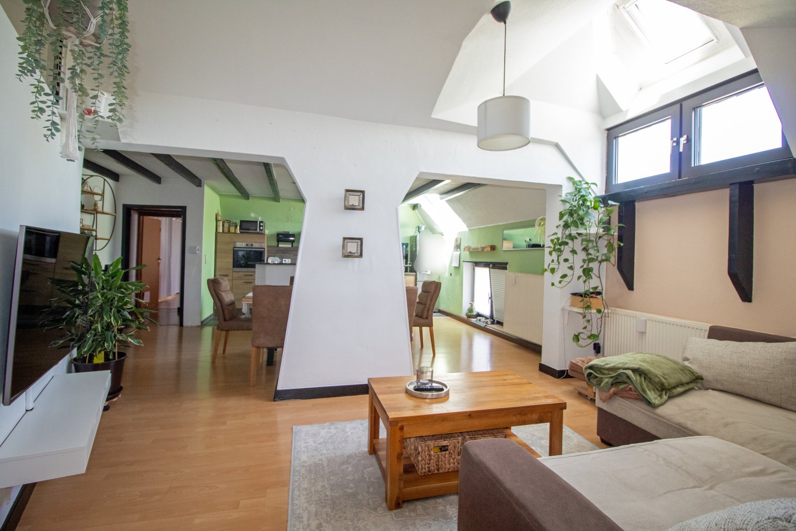 Großzügige Wohnung im Grünen mit Dachterrasse! Großzügige Wohnung im Grünen mit Dachterrasse!