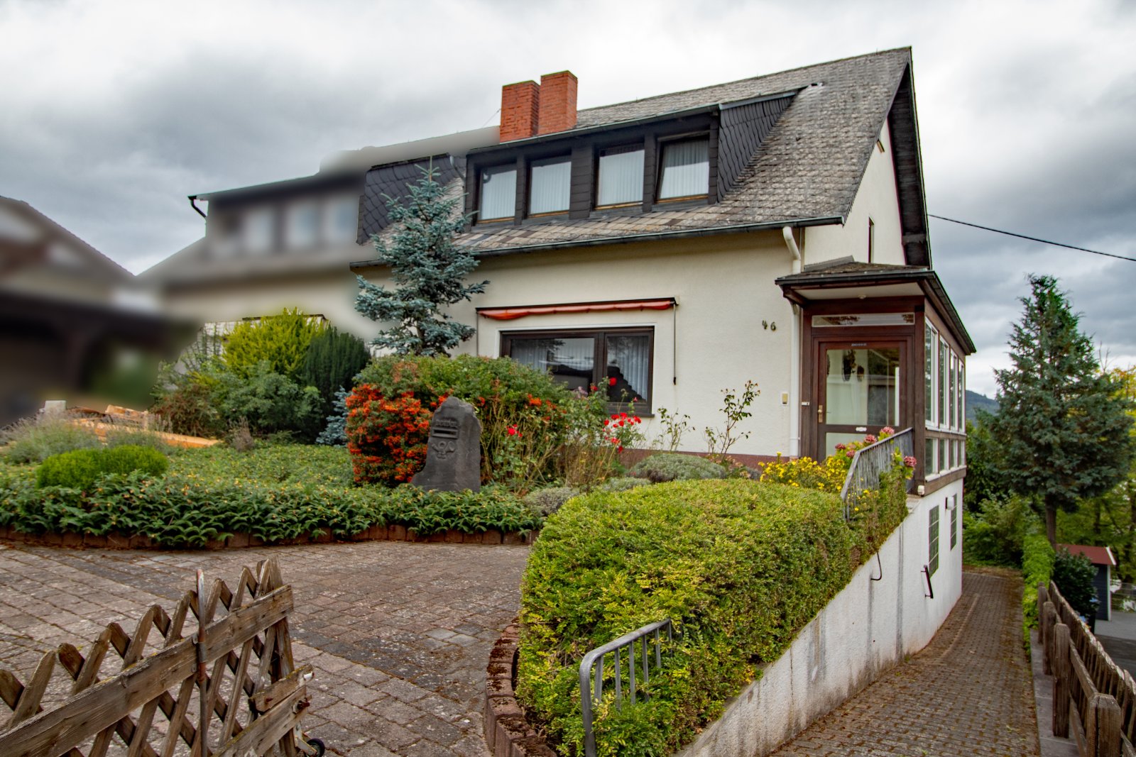 Top Lage! Doppelhaushälfte mit viel Potenzial! Top Lage! Doppelhaushälfte mit viel Potenzial!