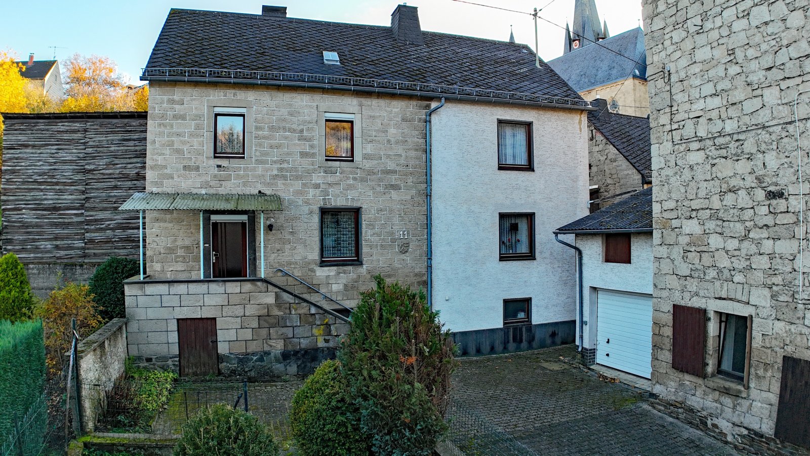 Gemütliches Tuffsteinhaus mit Potenzial und großzügigen Grundstück! Gemütliches Tuffsteinhaus mit Potenzial und großzügigen Grundstück!