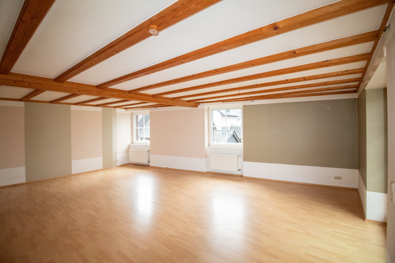 Ihr neues Zuhause: Lichtdurchflutete 4-Zimmer-Wohnung mit Charme! Ihr neues Zuhause: Lichtdurchflutete 4-Zimmer-Wohnung mit Charme!