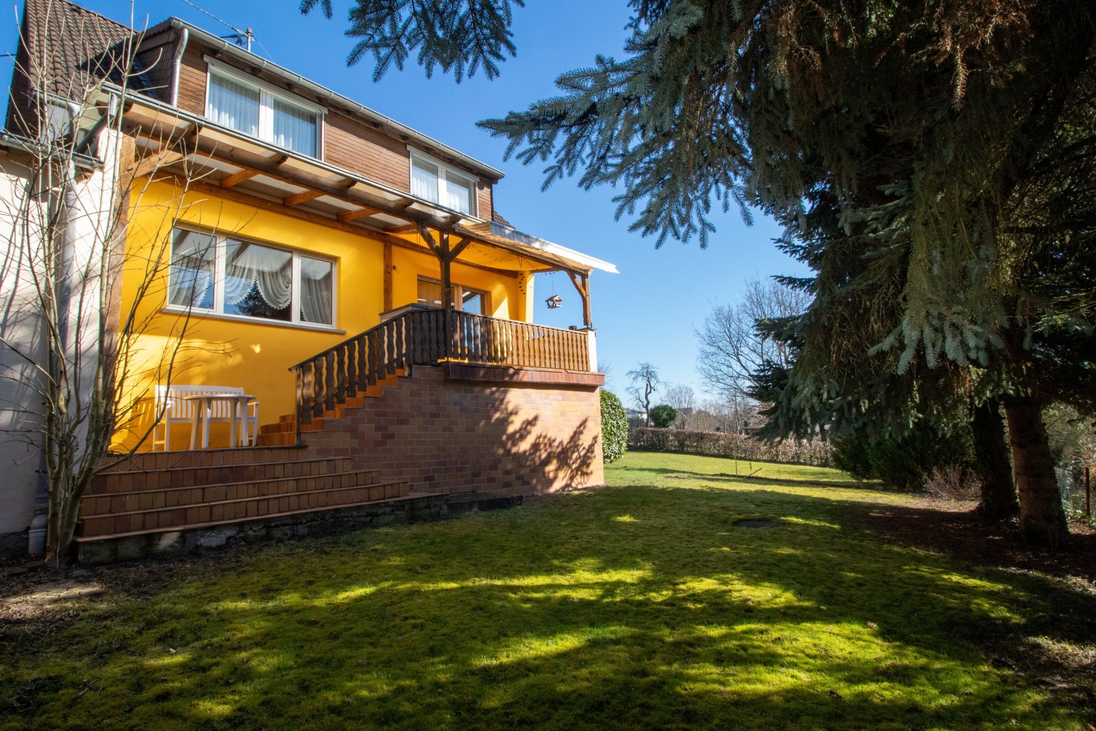 Ihr neues Zuhause: Charmantes Einfamilienhaus mit grüner Oase! Ihr neues Zuhause: Charmantes Einfamilienhaus mit grüner Oase!