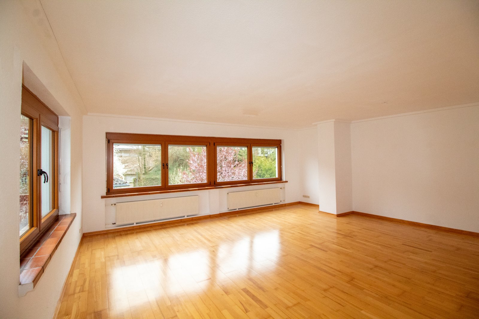 Modernes Wohnen mit Charme – Stilvolle Doppelhaushälfte in Bad Breisig zu vermieten Modernes Wohnen mit Charme – Stilvolle Doppelhaushälfte in Bad Breisig zu vermieten