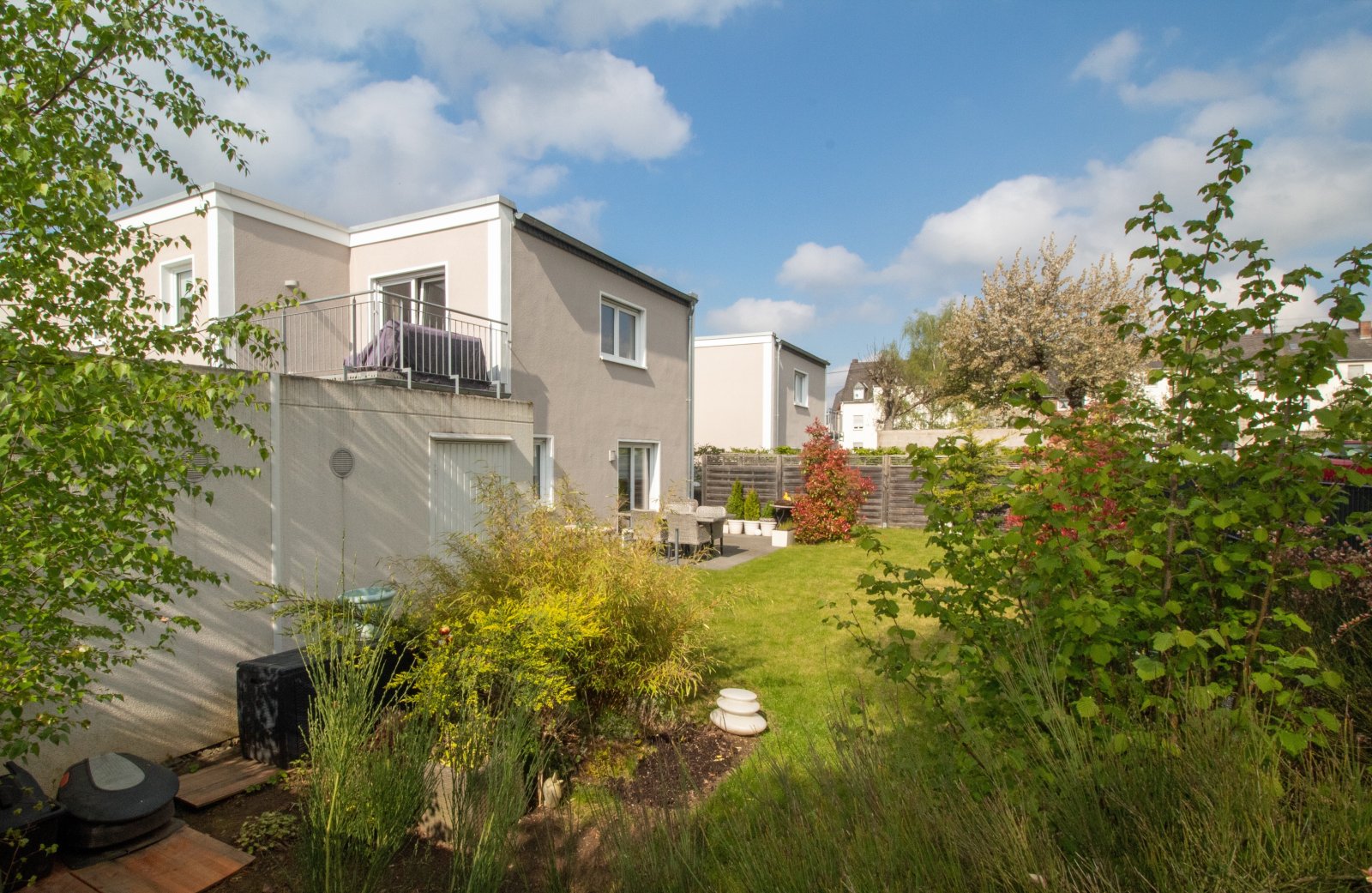 Elegante Erdgeschosswohnung mit Garten und Garage – Wohnen in Mayen mit Stil und Komfort Elegante Erdgeschosswohnung mit Garten und Garage – Wohnen in Mayen mit Stil und Komfort